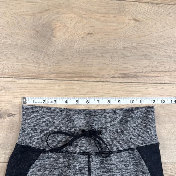 Victoria Secret Pink Women’s Compression Black and Gray Leggings - Picture 12 of 13